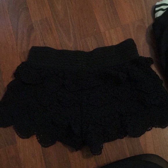 shorts - Picture 2 of 4